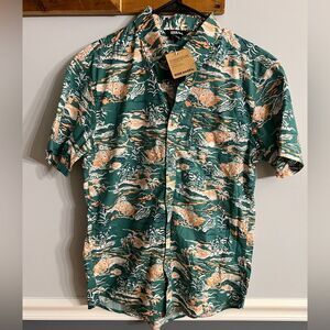 NWT Eddie Bauer Men’s M Baja Short-Sleeve Shirt Green Tropical Print 100% Cotton